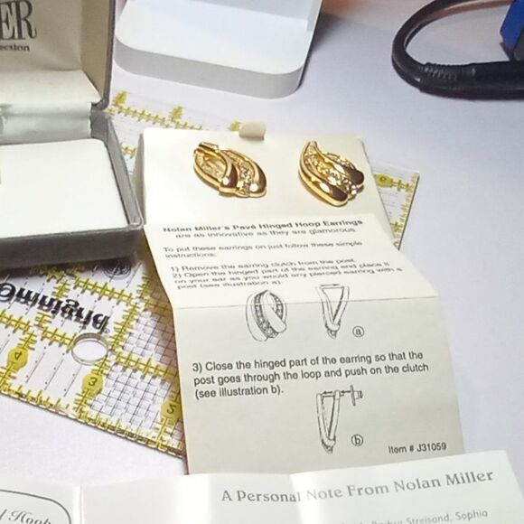 Vintage Nolan Miller pierced earrings - Picture 3 of 4